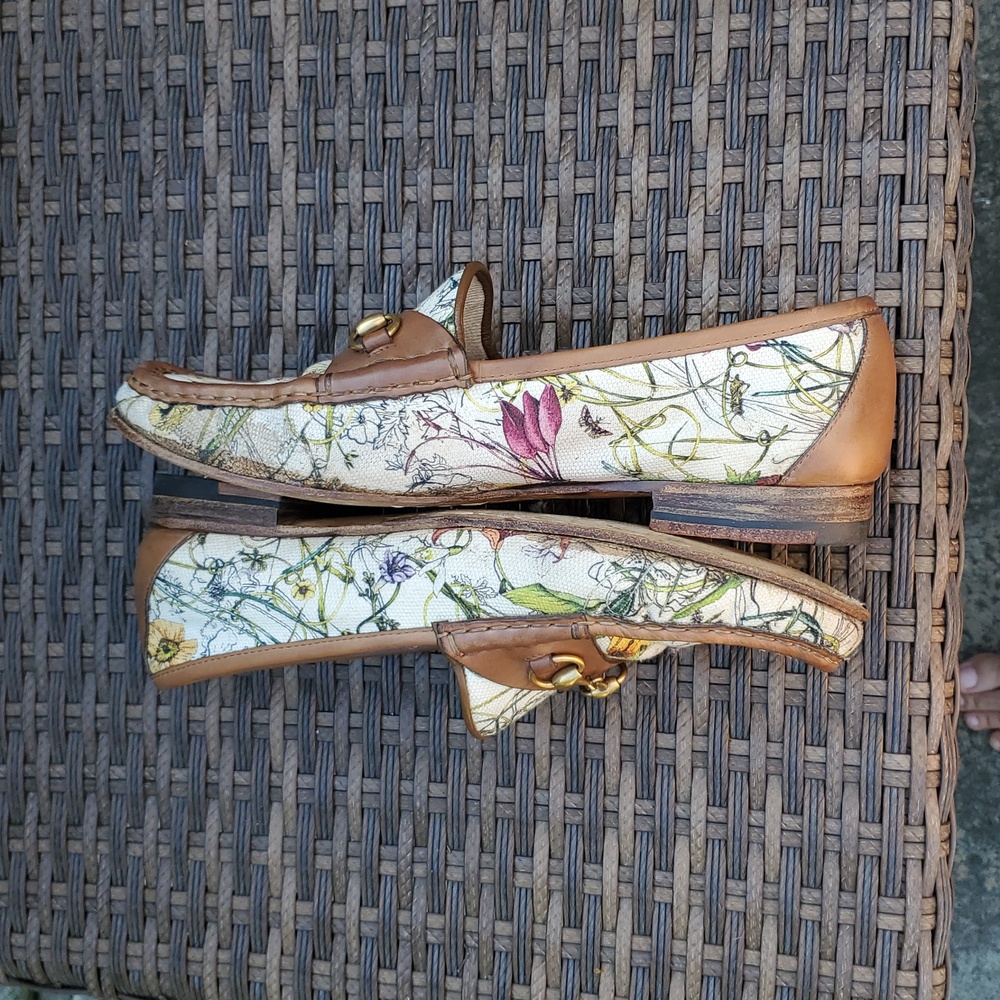 Gucci Floral Print Loafers - Picture 4 of 7